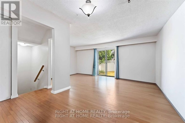 29554203/21-5-hadley-circle/bells-corners/ottawa/ontario/K2H6P1_6