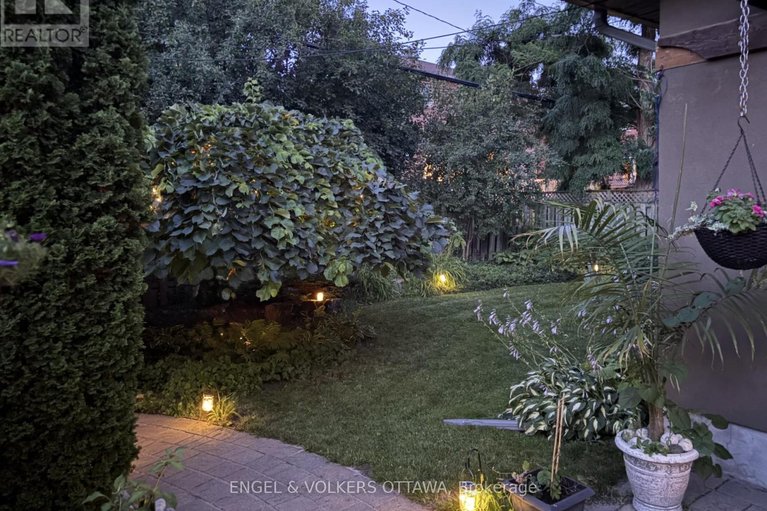 29600889/863-duberry-street/mckellar-heightsglabar-park/ottawa/ontario/K2A3T2_35