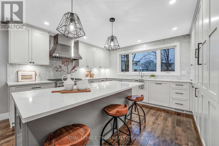 29208661/3831-autumnwood-street/emerald-woodssawmill-creek/ottawa/ontario/K1T2G9_21