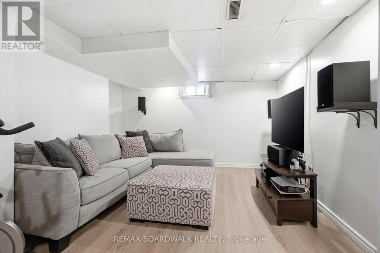 29434005/49-liston-crescent/katimavik/ottawa/ontario/K2L2W3_31