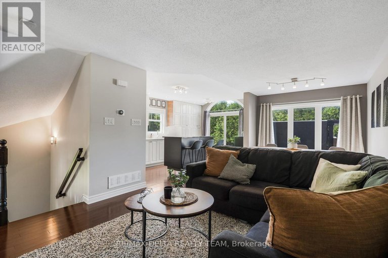 28643718/564-langelier-avenue/mer-bleuebradley-estatesanderson-park/ottawa/ontario/K1W0E7_15