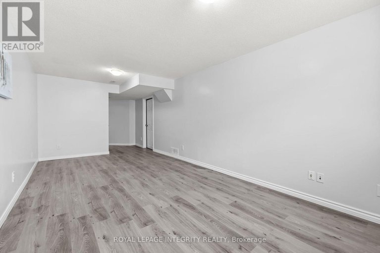 29487628/213-opus-street/emerald-meadowstrailwest/ottawa/ontario/K2S0J2_32