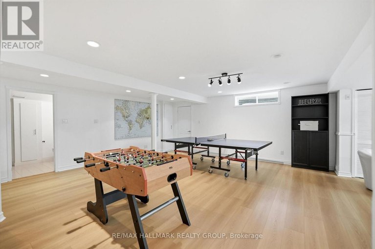 29425296/1660-country-walk-drive/chapel-hill/ottawa/ontario/K1C8E2_36