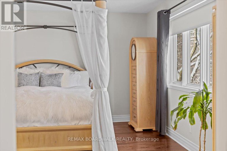 29312529/1367-talcy-crescent/fallingbrookridgemount/ottawa/ontario/K4A3C4_28