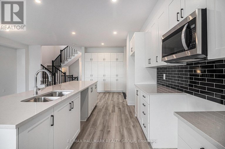 29172470/526-reflection-street/orleans-village/ottawa/ontario/K1W0S8_15