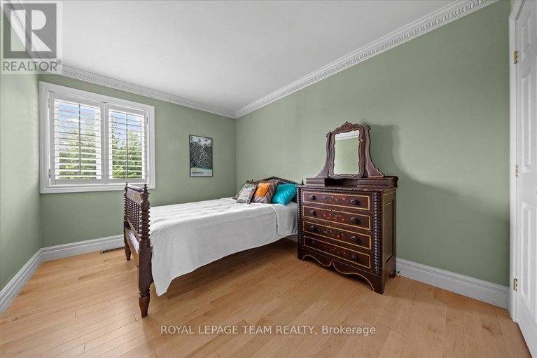 28557044/14-27-forsyth-lane/crystal-beach/ottawa/ontario/K2H9H2_34