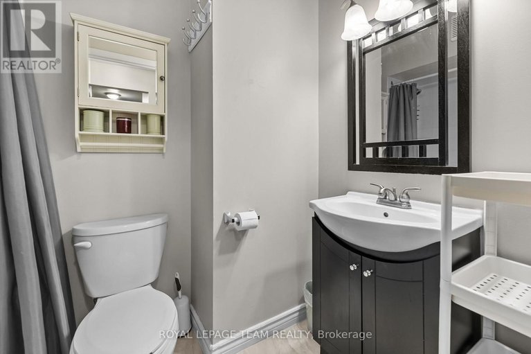 29603328/214-270-brittany-drive/viscount-alexander-park/ottawa/ontario/K1K4M3_18