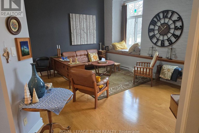 28239719/409-1-rosamond-street-e/almonte/mississippi-mills/ontario/K0A1A0_3