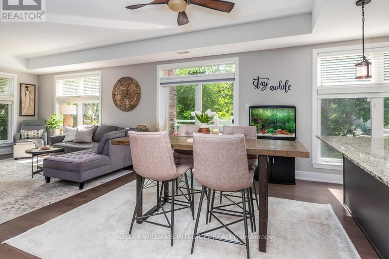 28423046/102-305-elizabeth-cosgrove-private/mer-bleuebradley-estatesanderson-park/ottawa/ontario/K1W0K6_14