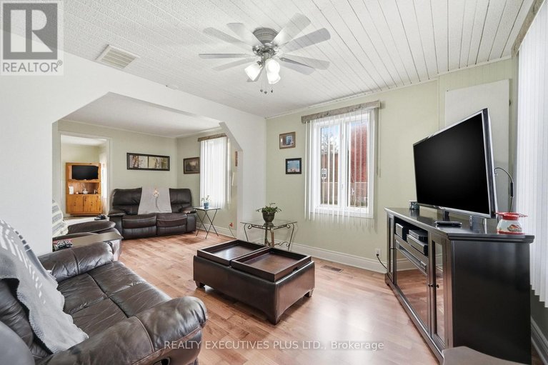 29596736/3721-champlain-street/clarencerockland-twp/clarence-rockland/ontario/K0A1E0_10