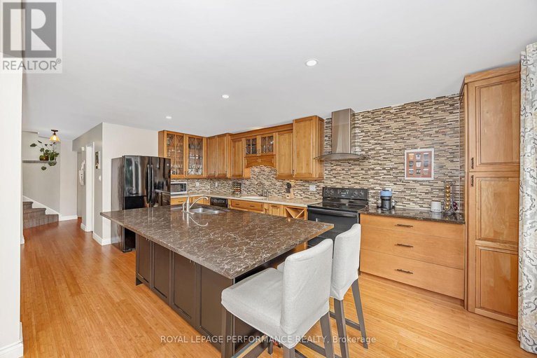 28785273/8-hyannis-avenue/cedargrovefraserdale/ottawa/ontario/K2J3H8_10