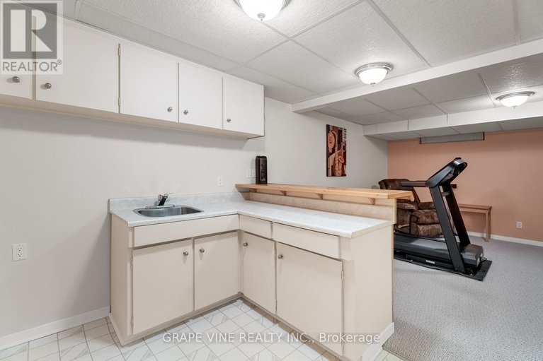 28662604/34-four-seasons-drive/borden-farmstewart-farmcarleton-heightsparkwood-hills/ottawa/ontario/K2E7P8_25