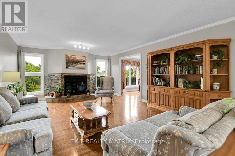 28473522/842-apple-lane/cumberland-ridge/ottawa/ontario/K4C1C1_4