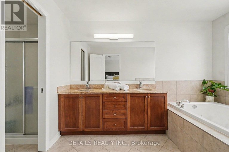 29483719/112-whispering-winds-street/mer-bleuebradley-estatesanderson-park/ottawa/ontario/K1W0B7_18