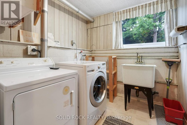 28902933/1034-riddell-avenue-s/braemar-park/ottawa/ontario/K2C2J7_15