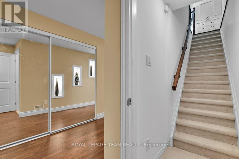 28330795/130-winterhaven-drive/mer-bleuebradley-estatesanderson-park/ottawa/ontario/K1W0H4_25