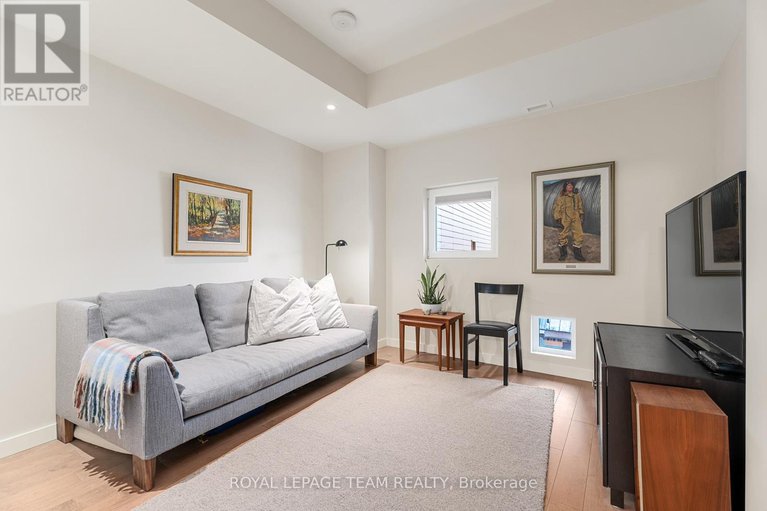 28408912/504-135-barrette-street/vanier/ottawa/ontario/K1L7Z9_30