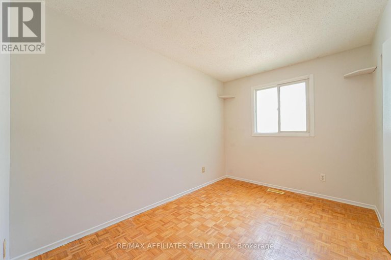 28708608/208-old-colony-road-e/glencairnhazeldean/ottawa/ontario/K2L1M7_20
