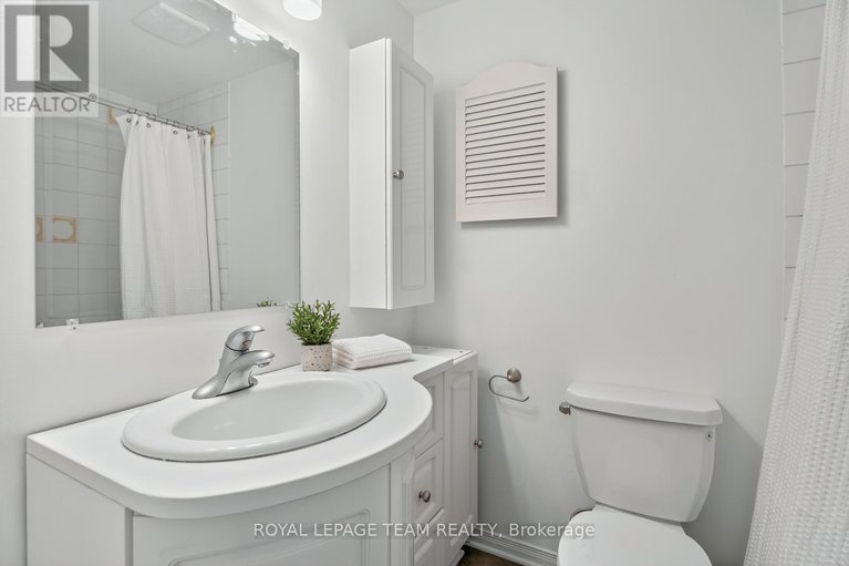 28827776/9-moorside-private/carleton-heights/ottawa/ontario/K2C3P4_25