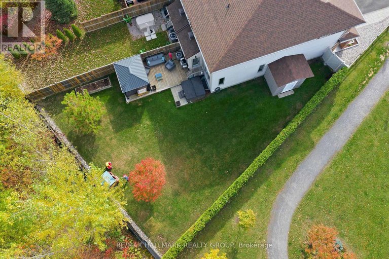 29091060/314-melodie-street/mer-bleuebradley-estatesanderson-park/ottawa/ontario/K1W0H9_42