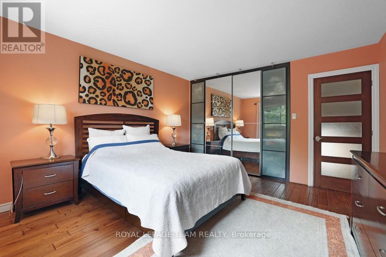 28576790/807-maplecrest-avenue/mckellar-heightsglabar-park/ottawa/ontario/K2A2Z7_17