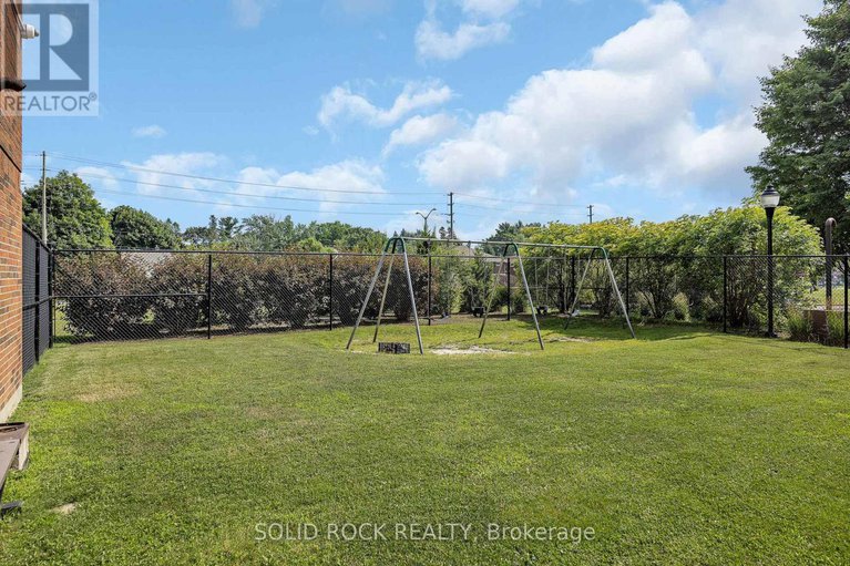 28616169/1465-baseline-road/copeland-park/ottawa/ontario/K2C3L9_35