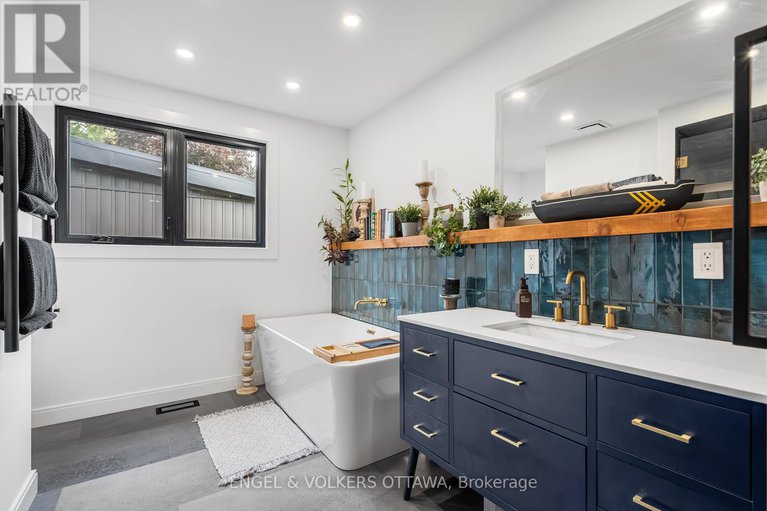 28912117/2-davies-court/glencairnhazeldean/ottawa/ontario/K2L1L6_16