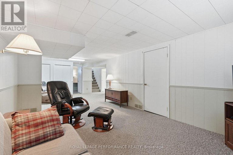 29335648/2266-fife-crescent/elmvale-acres/ottawa/ontario/K1G2Z4_18