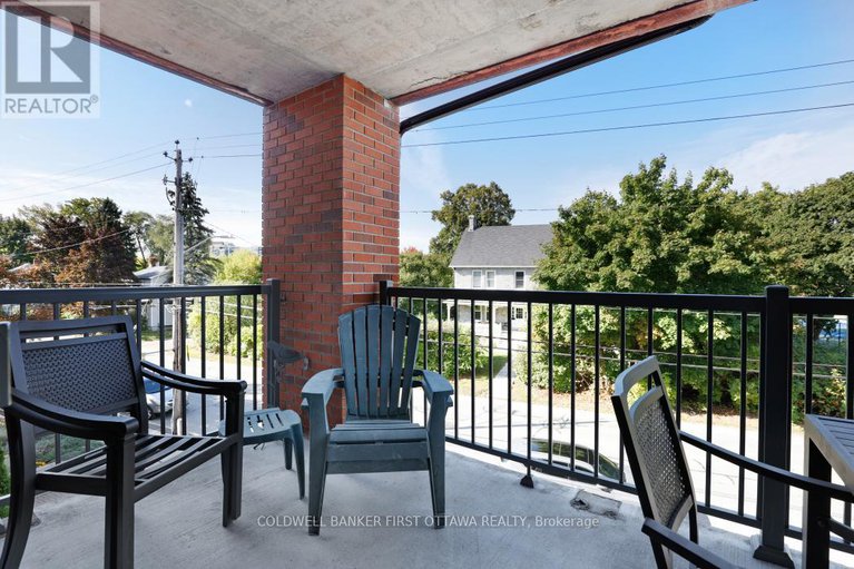 28915900/303-939-north-river-road/overbrook/ottawa/ontario/K1K3V2_28