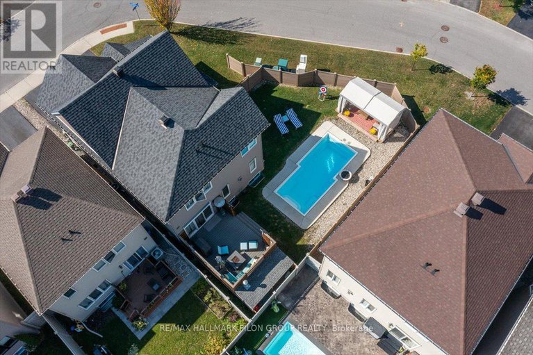 28956956/200-enclave-walk/mer-bleuebradley-estatesanderson-park/ottawa/ontario/K1W0J4_35