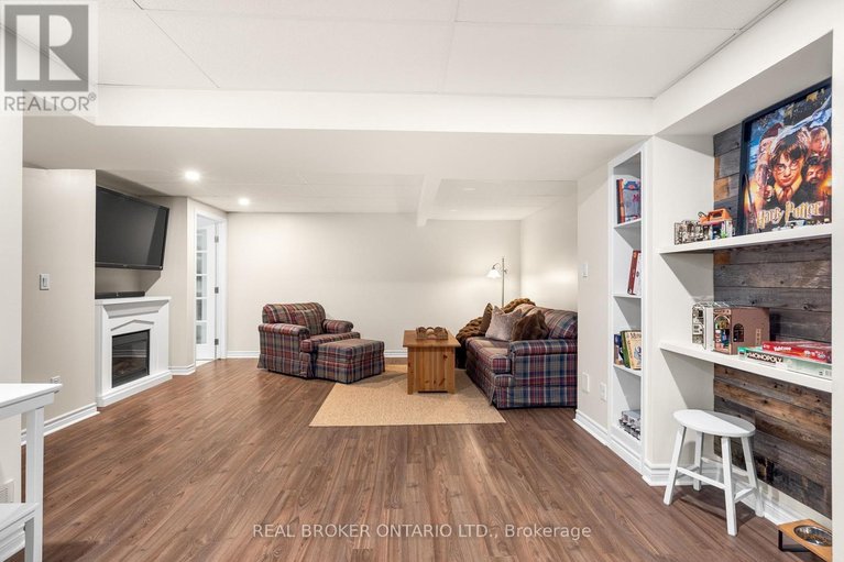 29518194/41-golders-green-lane/longfields/ottawa/ontario/K2J5G2_37