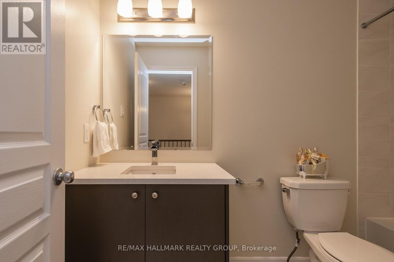 28443105/208-sittelle-private/fallingbrookgardenway-south/ottawa/ontario/K4A1G1_37
