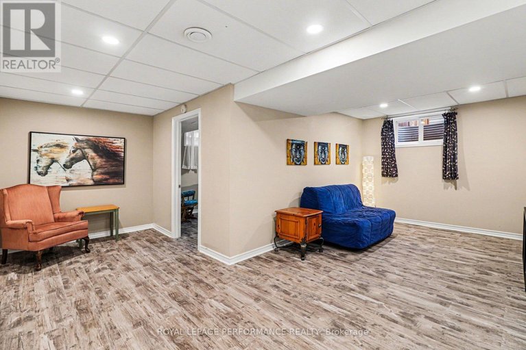 29610973/897-paradise-crescent/fallingbrookgardenway-south/ottawa/ontario/K4A3S5_19