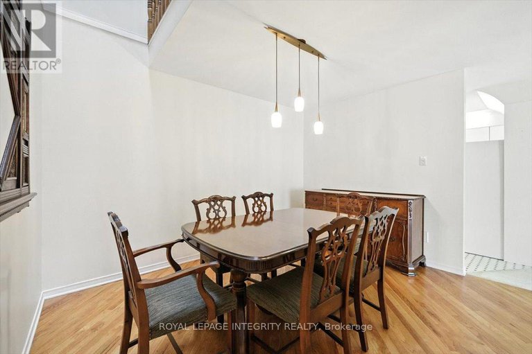 29214722/17-columbus-avenue/overbrook/ottawa/ontario/K1K1R2_13