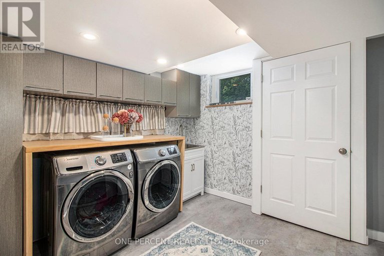 28684003/1042-harkness-avenue/riverside-park/ottawa/ontario/K1V6P2_18
