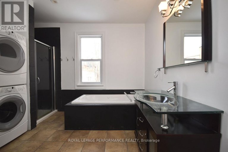 27915269/71-grosvenor-avenue/old-ottawa-south/ottawa/ontario/K1S4S5_12