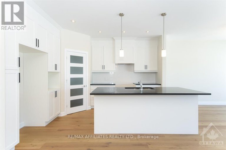 26961653/441-aurora-street/sunset-flat/embrun/ontario/K0A1W0_5