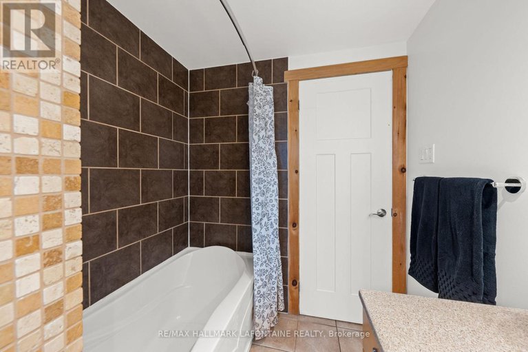 29082379/303-mockingbird-drive/chatelaine-village/ottawa/ontario/K1E2A4_22