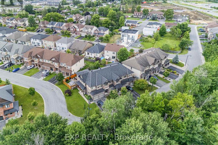 28589482/326-trailsedge-way/mer-bleuebradley-estatesanderson-park/ottawa/ontario/K1W0G6_31