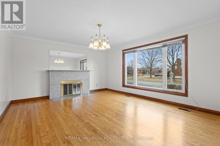 29615585/1310-ferguson-street/bel-air-heights/ottawa/ontario/K2C2K4_13