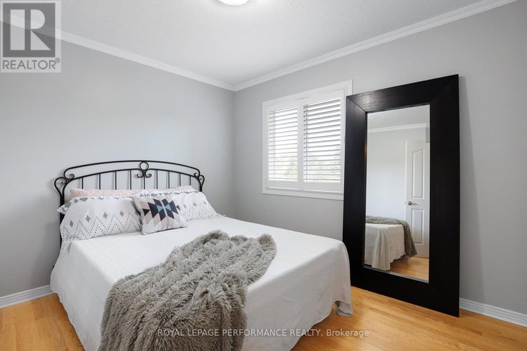 28809857/824-covehead-crescent/riverside-southgloucester-glen/ottawa/ontario/K1V1M3_28