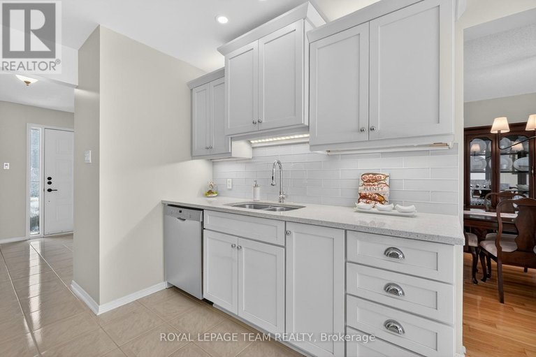 29501810/318-liard-street/stittsville-south/ottawa/ontario/K2S1J8_17