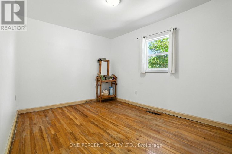 28852356/279-anna-avenue-w/carlington/ottawa/ontario/K1Z7V5_16