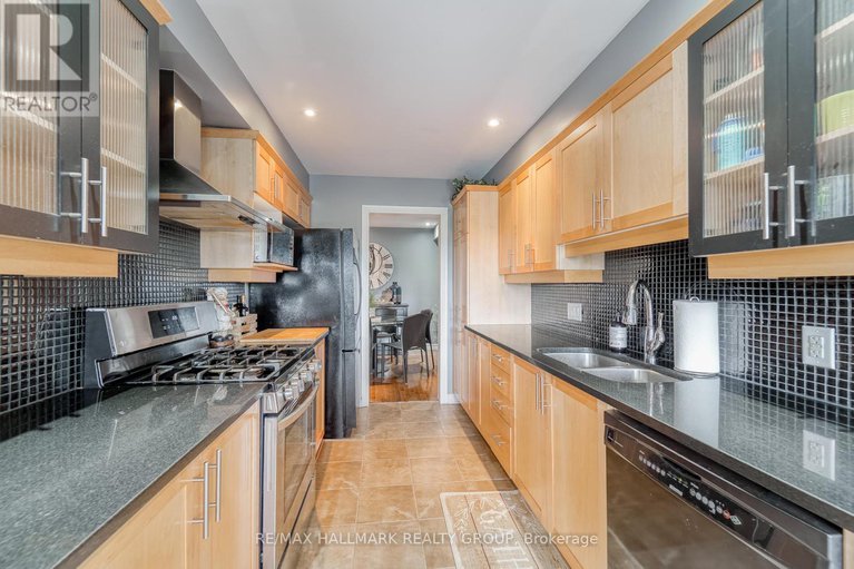 28726160/228-eye-bright-crescent/riverside-southgloucester-glen/ottawa/ontario/K1V2K6_13