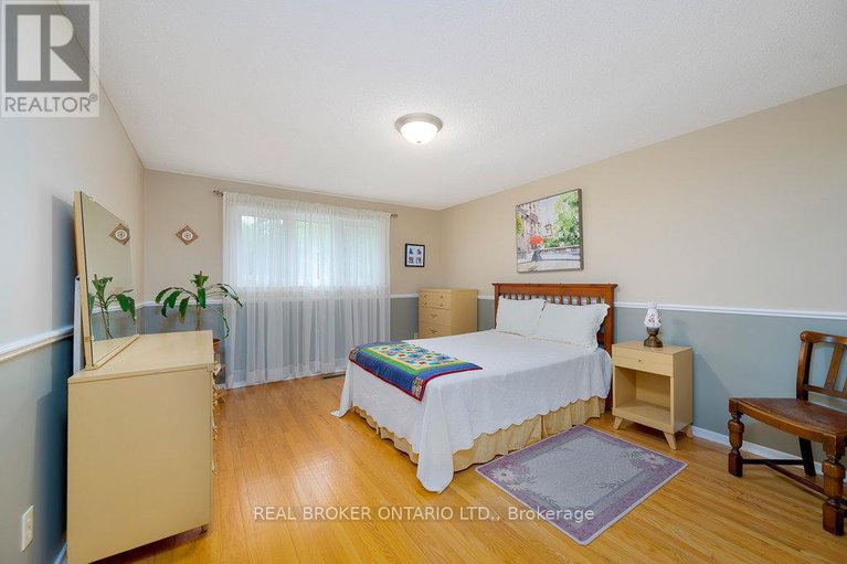 28522793/31-oakhurst-crescent/blackburn-hamlet/ottawa/ontario/K1B4A5_24