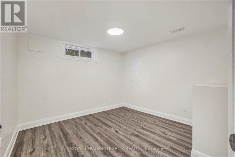 29085724/2321-kay-street/queensway-terrace-southridgeview/ottawa/ontario/K2C1J6_23