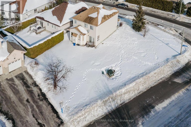 29376193/356-west-ridge-drive/stittsville-south/ottawa/ontario/K2S2G8_7