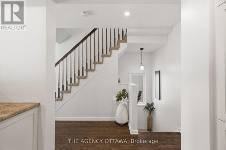 29656876/107-caithness-private/mer-bleuebradley-estatesanderson-park/ottawa/ontario/K1W0G4_15
