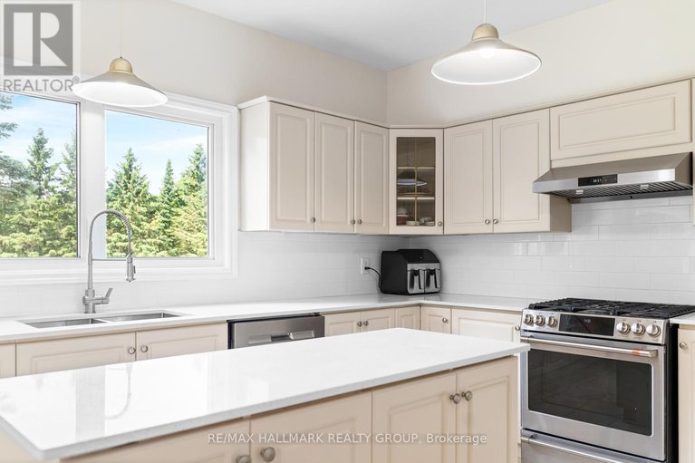 28474229/5749-knights-drive/manotick-east-to-manotick-station/ottawa/ontario/K4M1K2_15