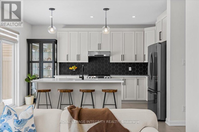 29357054/772-cappamore-drive/half-moon-bay/ottawa/ontario/K2J6V6_18